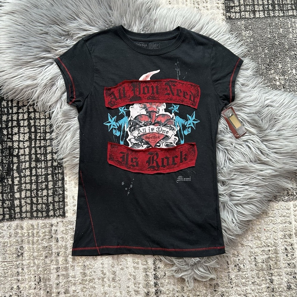 Hard Rock Cafe Women's T Shirt Embroidered from Miami Size Medium Fitted